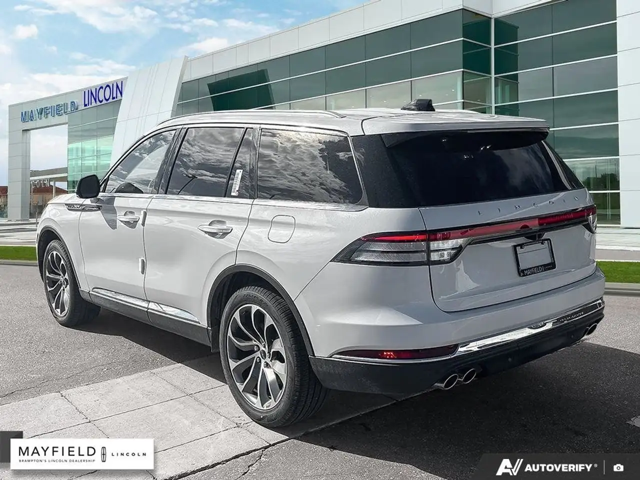 Lincoln Aviator снимка Lincoln Aviator
