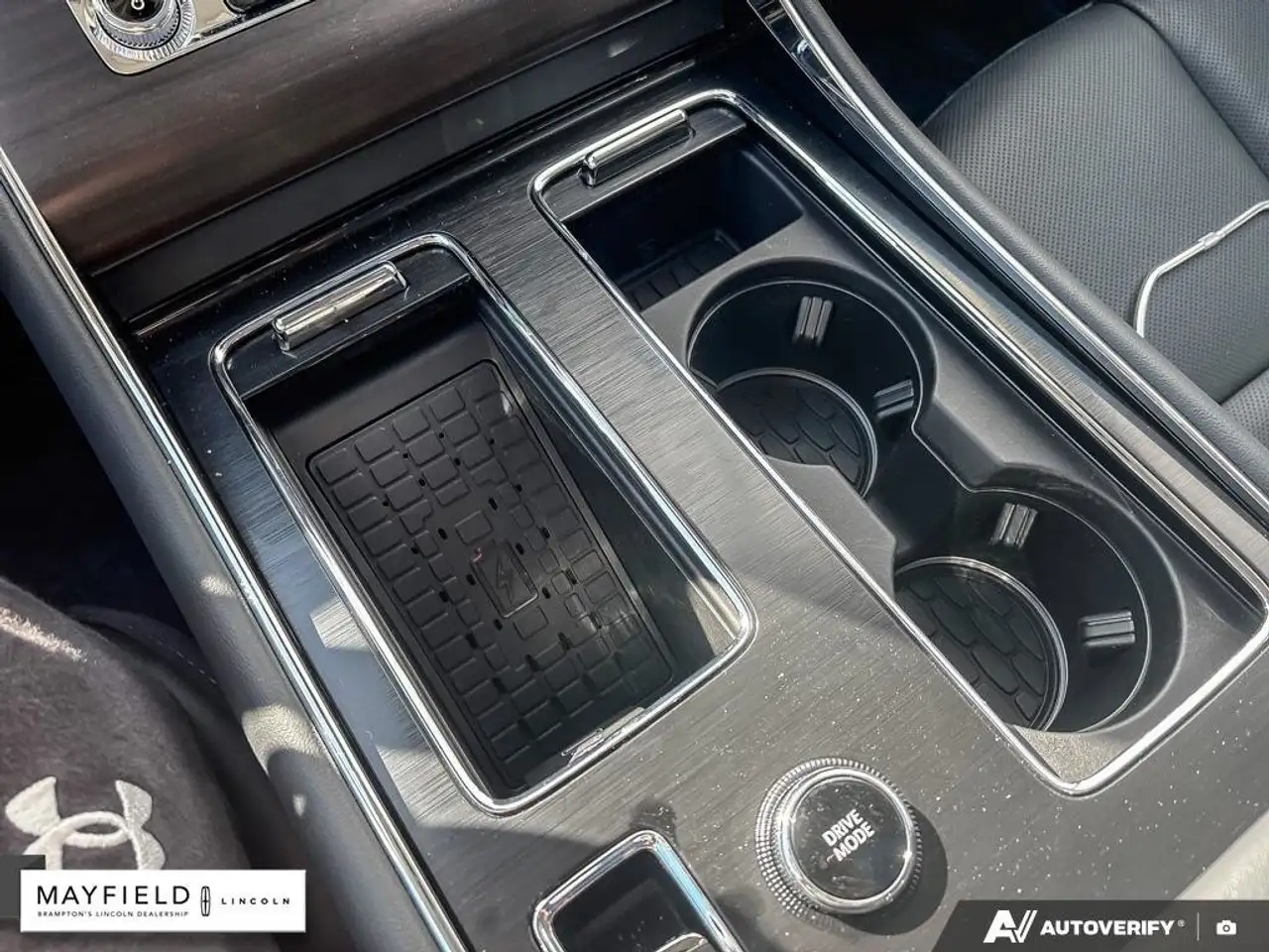 Lincoln Aviator снимка Lincoln Aviator