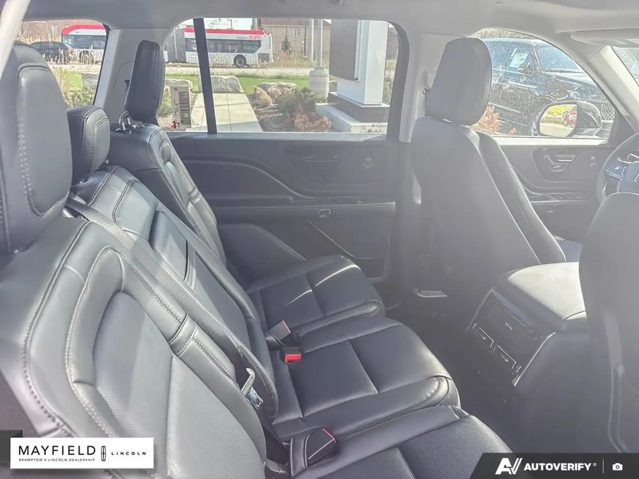 Lincoln Aviator снимка Lincoln Aviator