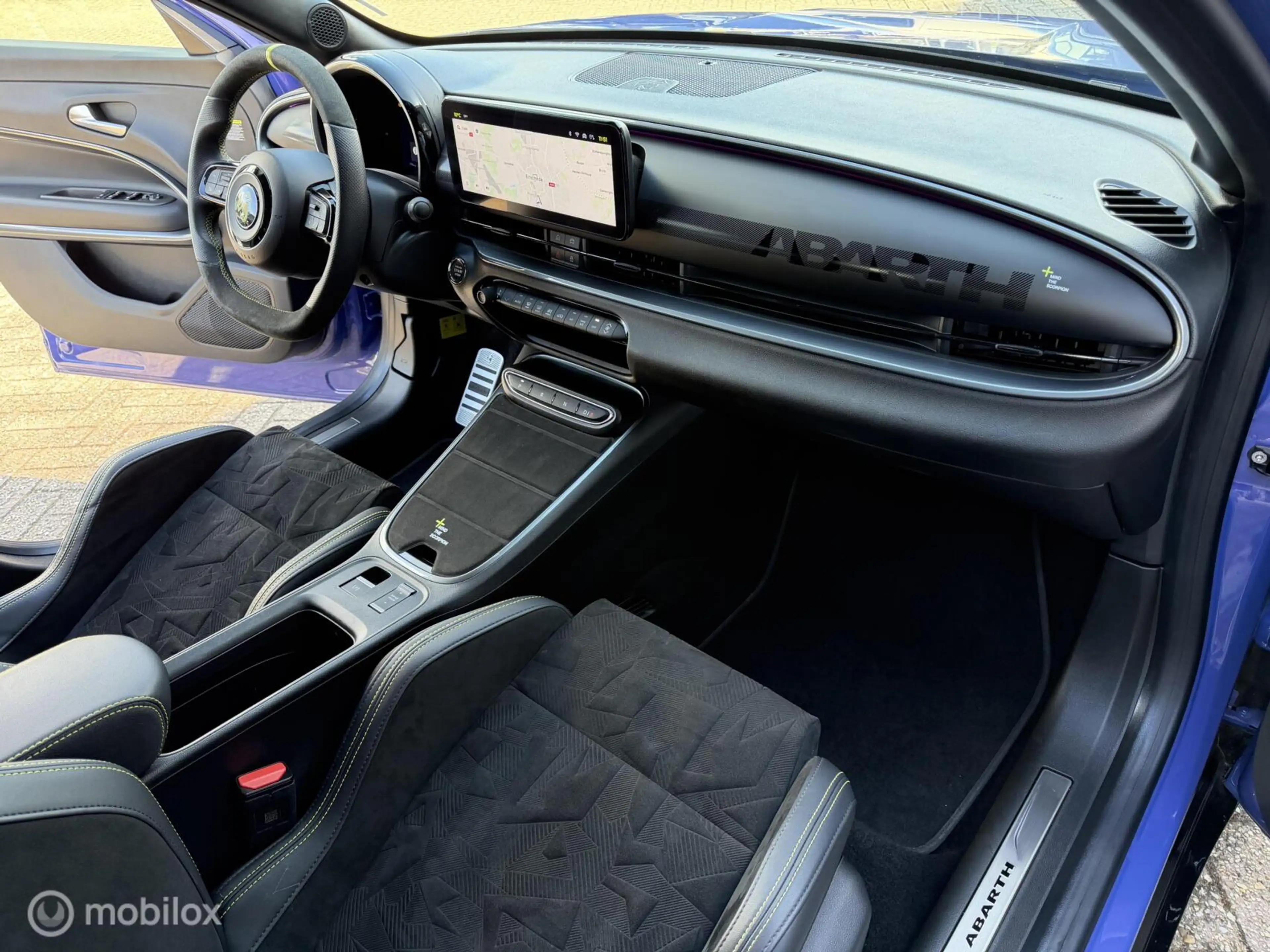 Fiat 600e Abarth Scorpionissima 54 kWh 20" Sabelt Navi — photo 13
