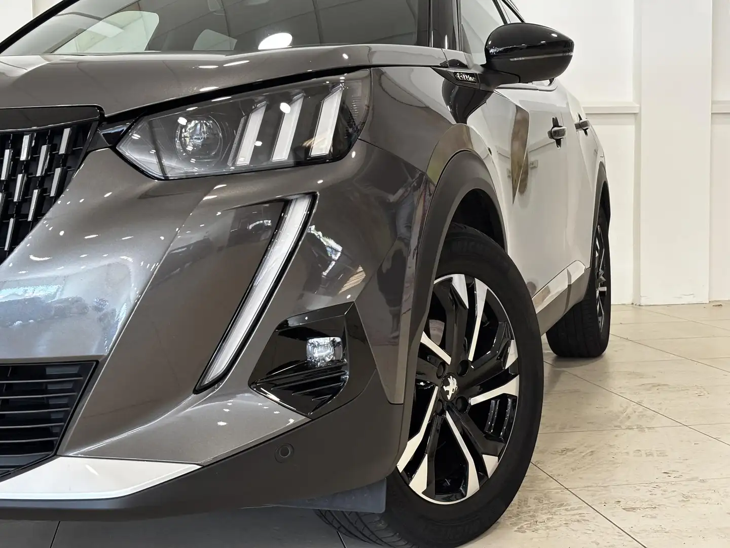 Peugeot 2008 1.2 PureTech GT-Line | Automaat | Trekhaak | Hoge Grigio - 2