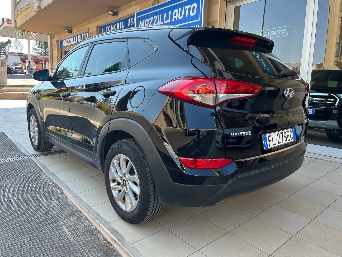 Hyundai TUCSON 1.7 crdi Comfort Plus Pack 2wd 115cv Noir - 2
