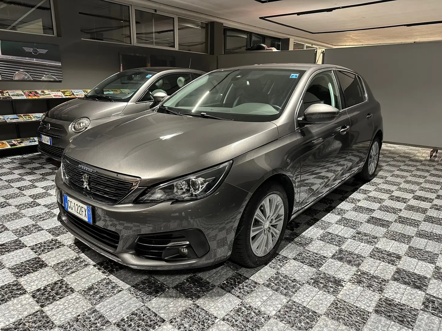 Peugeot 308 308 5p 1.2 puretech t Allure s Gris - 1