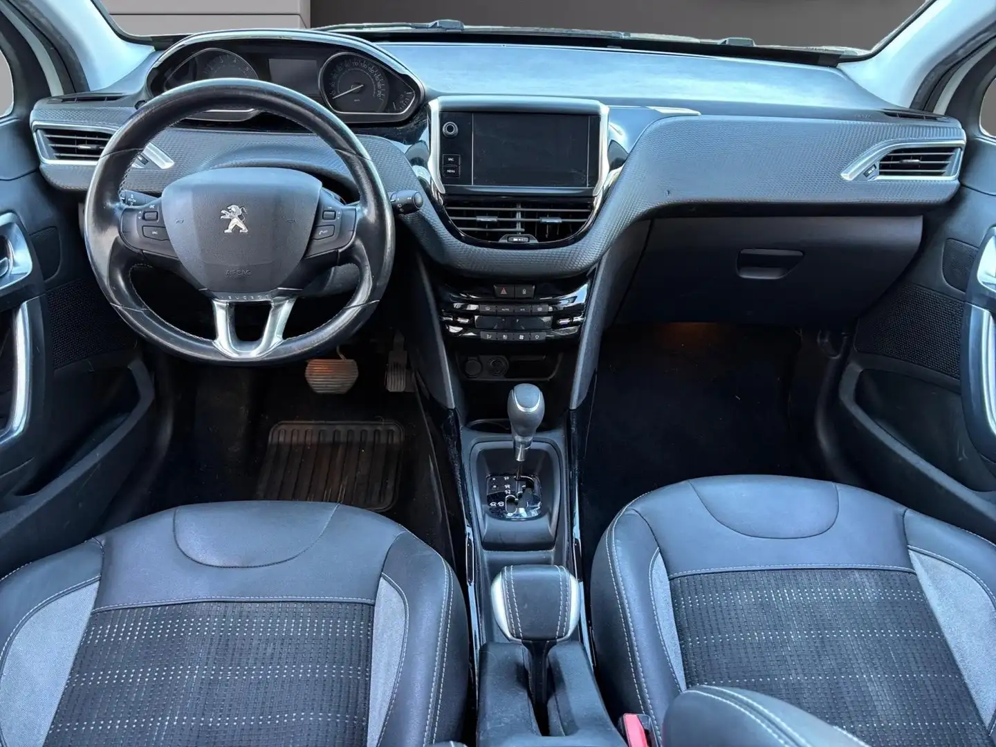 Peugeot 2008 2008 1.2 PureTech 110ch S\u0026amp;S EAT6 Allure Weiß - 2