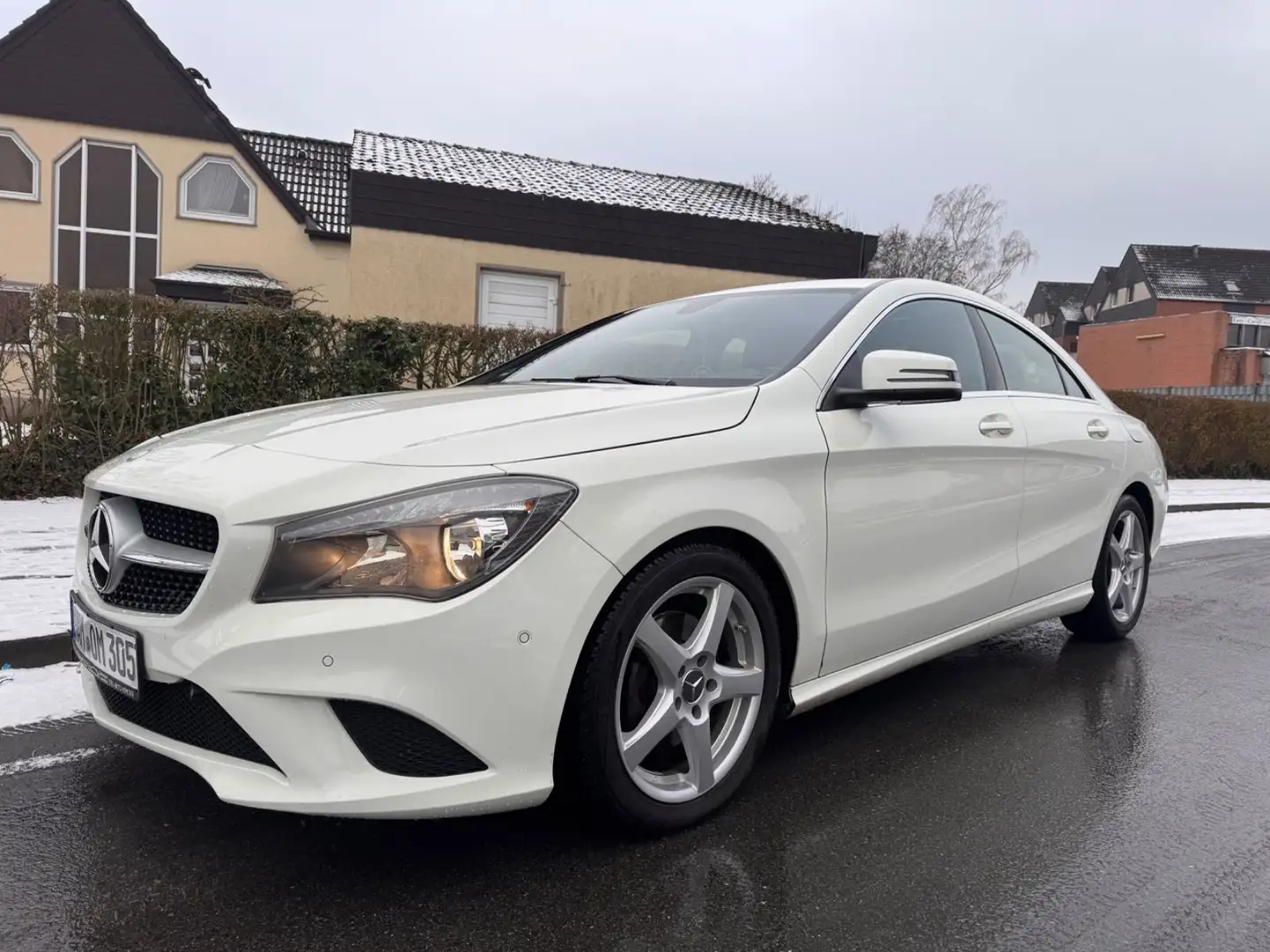 Mercedes-Benz CLA 220 CDI Limo Auto. Leder Navi TÜV Weiß - 1