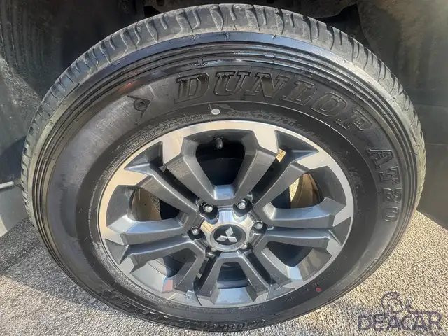 Mitsubishi L200 view 4