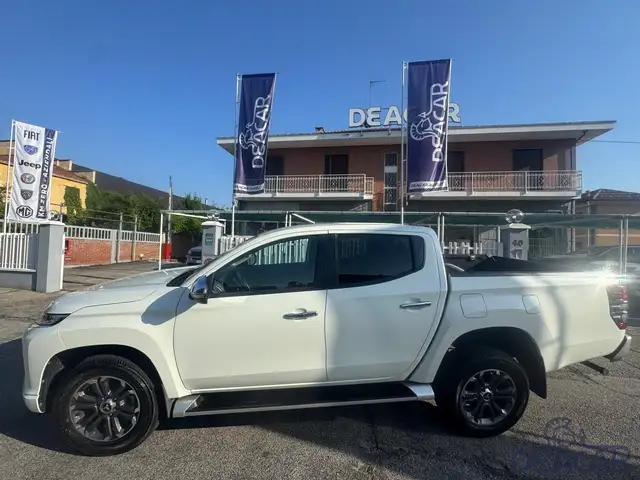 Mitsubishi L200 view 3