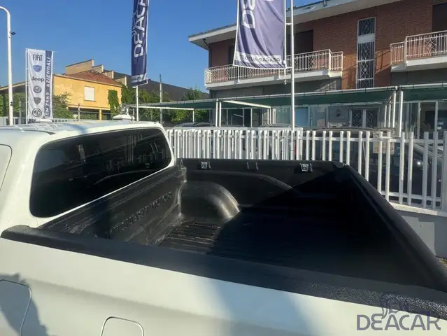 Mitsubishi L200 view 7