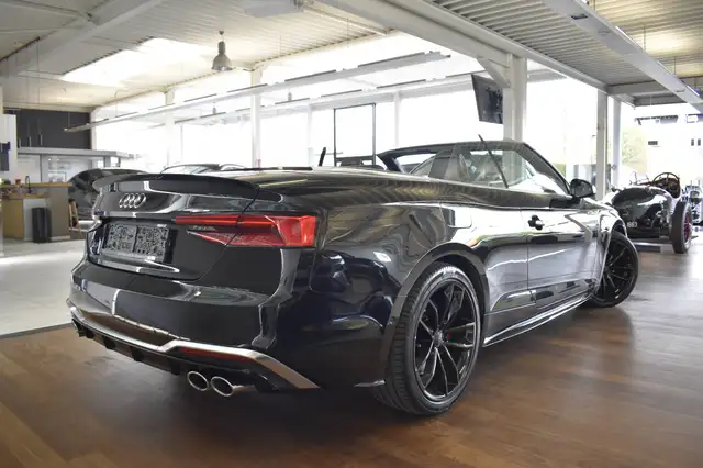Audi S5 view 3