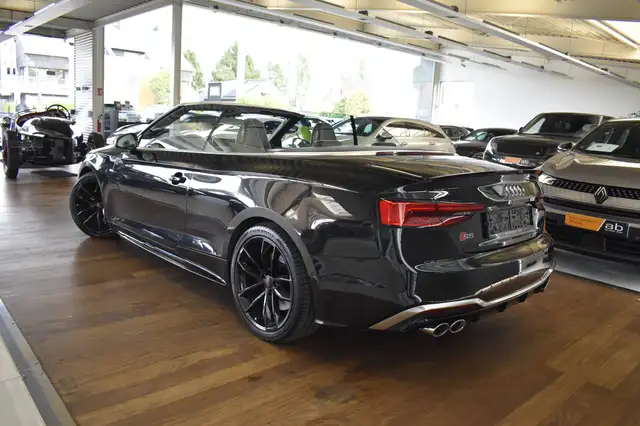 Audi S5 view 4