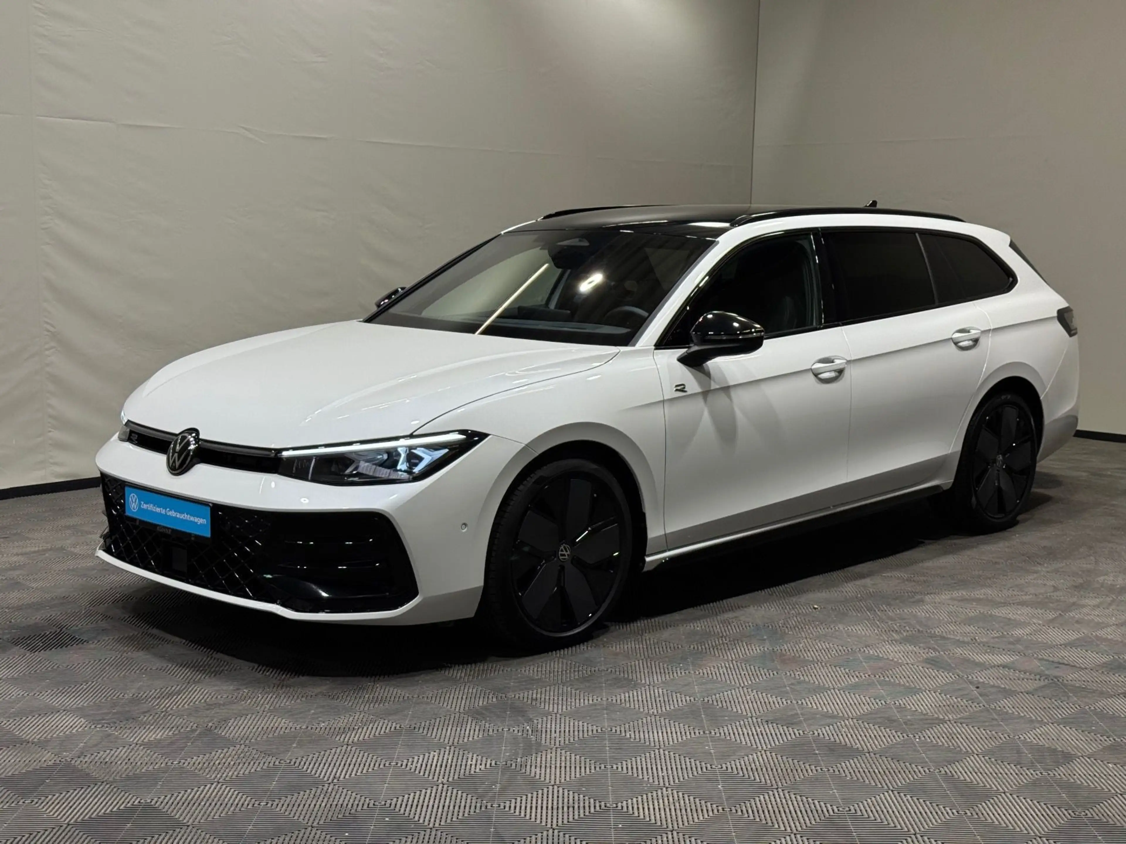 Volkswagen Passat Variant R-Line Signature 2.0 TDI DSG 4M — photo 2