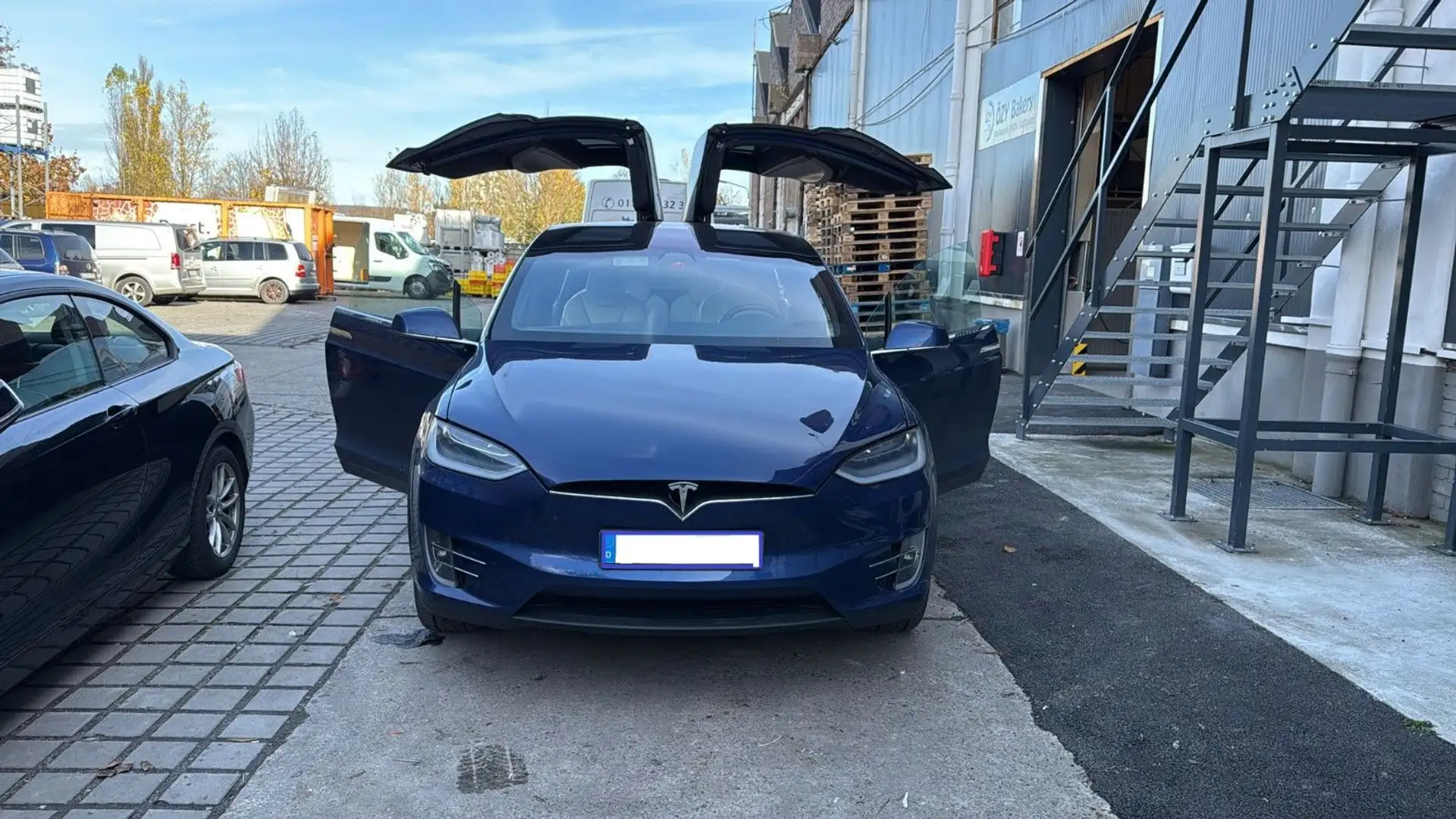 Tesla Model X Long Range Blau - 1