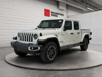Overland 4x4 | No Accident | Heated Steering Wheel | Navigation | Apple CarPlay