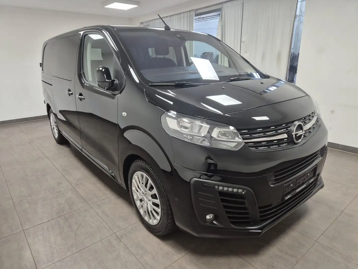 Opel Vivaro Kasten Edition M  DoKa 5 Sitze Automatik Czarny - 2