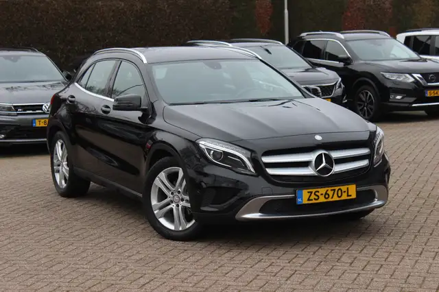 Mercedes-Benz GLA 200 Prestige / Trekhaak / Navigatie / Parkeerhulp V+A
