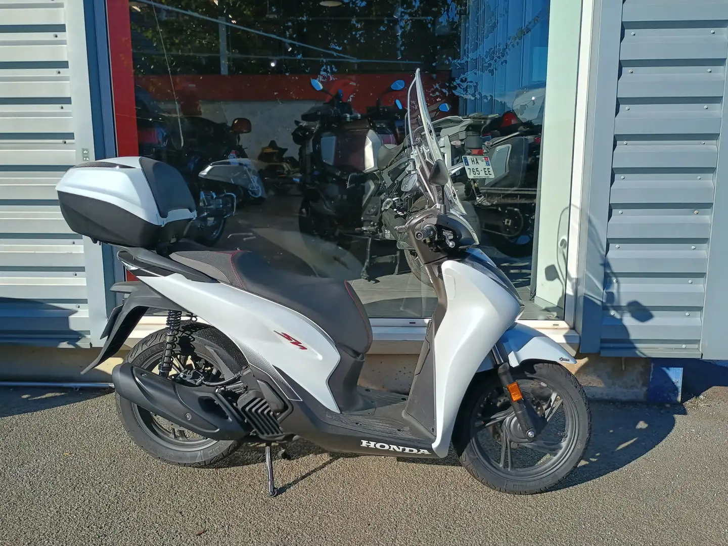 Honda SH 125i Blanc - 1