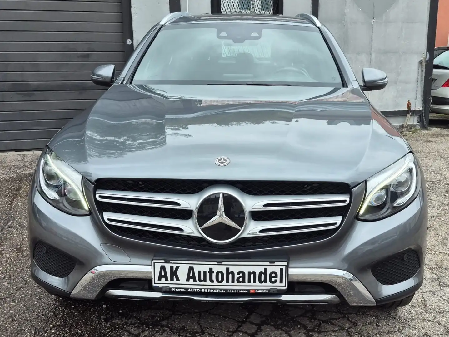 Mercedes-Benz GLC 250 d 4Matic Aut. Kamera ACC Grau - 2