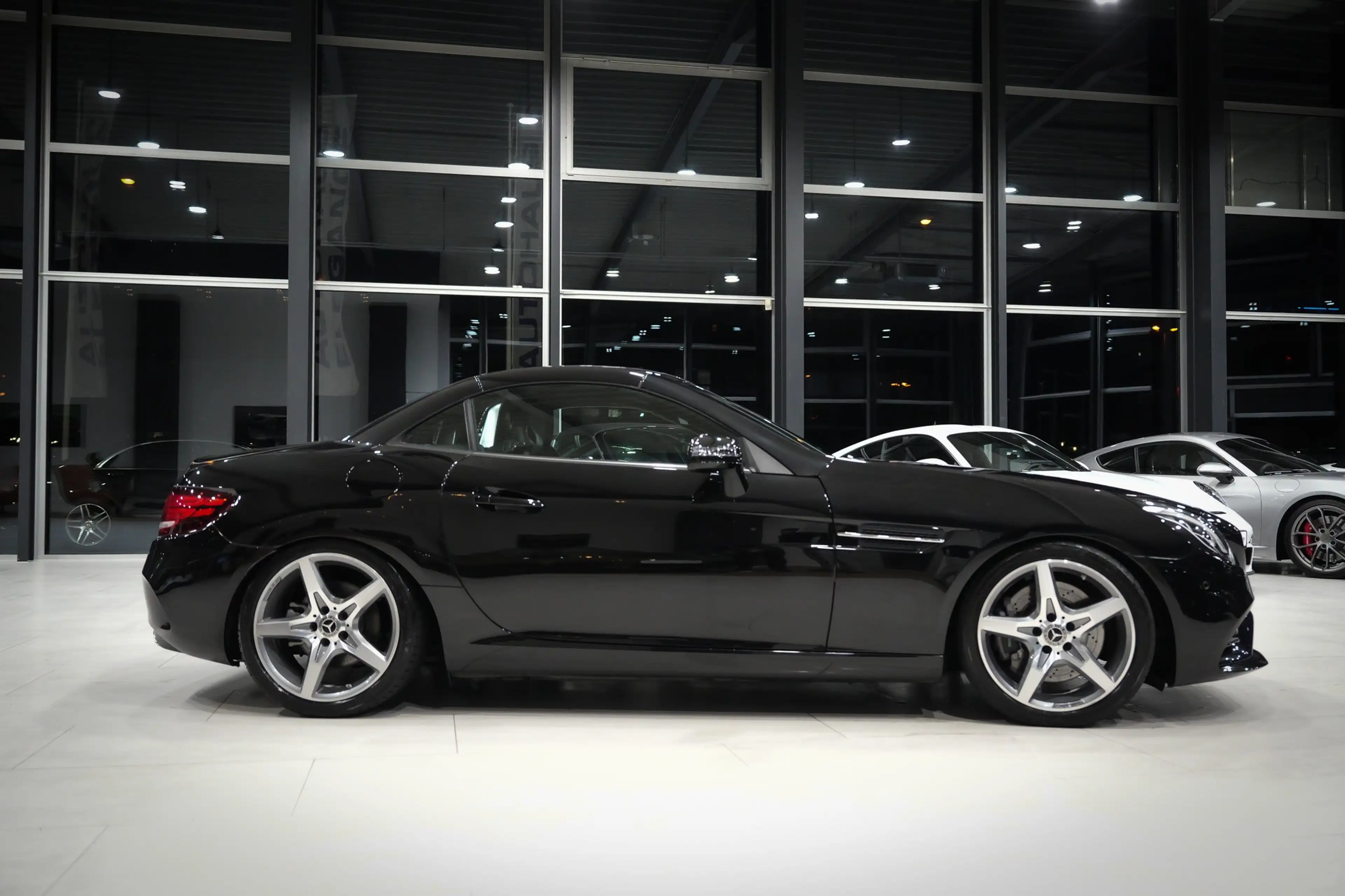 Mercedes-Benz SLC 300 *AMG-LINE*AUSPUFF.PERF*SPORTSITZE-VORNE* — photo 7