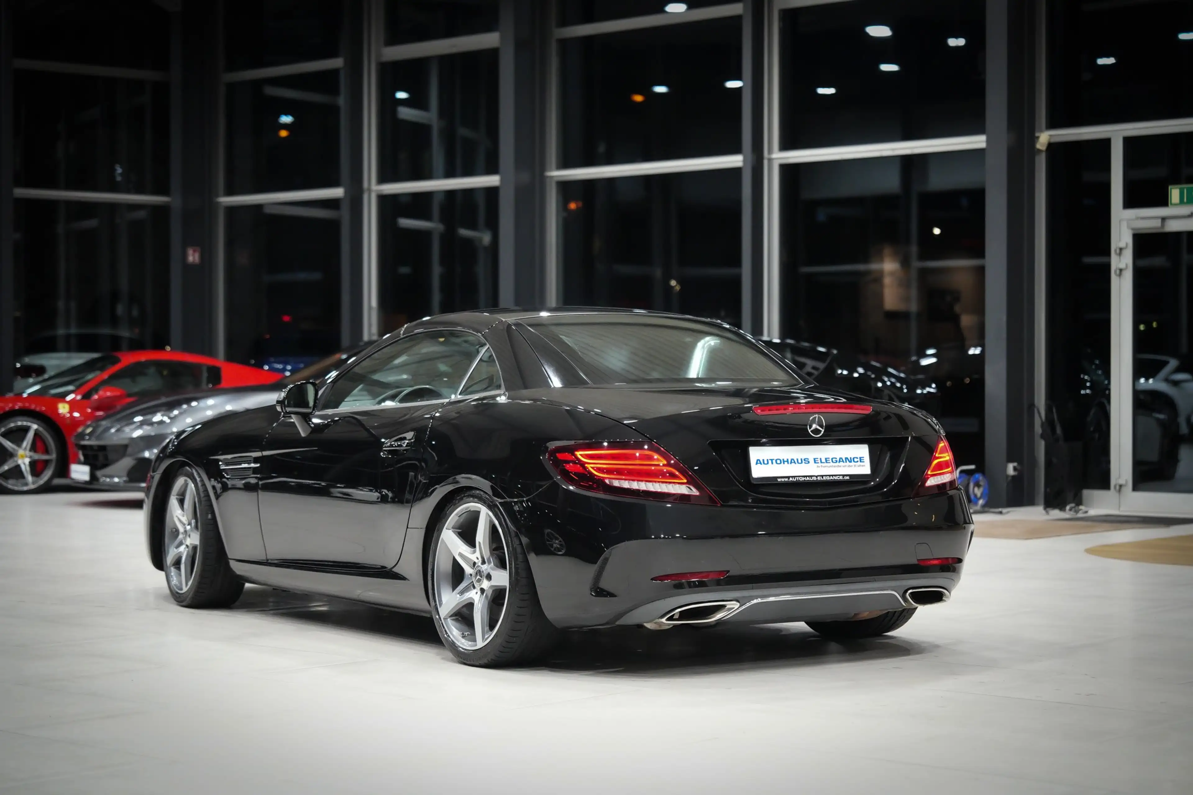 Mercedes-Benz SLC 300 *AMG-LINE*AUSPUFF.PERF*SPORTSITZE-VORNE* — photo 4