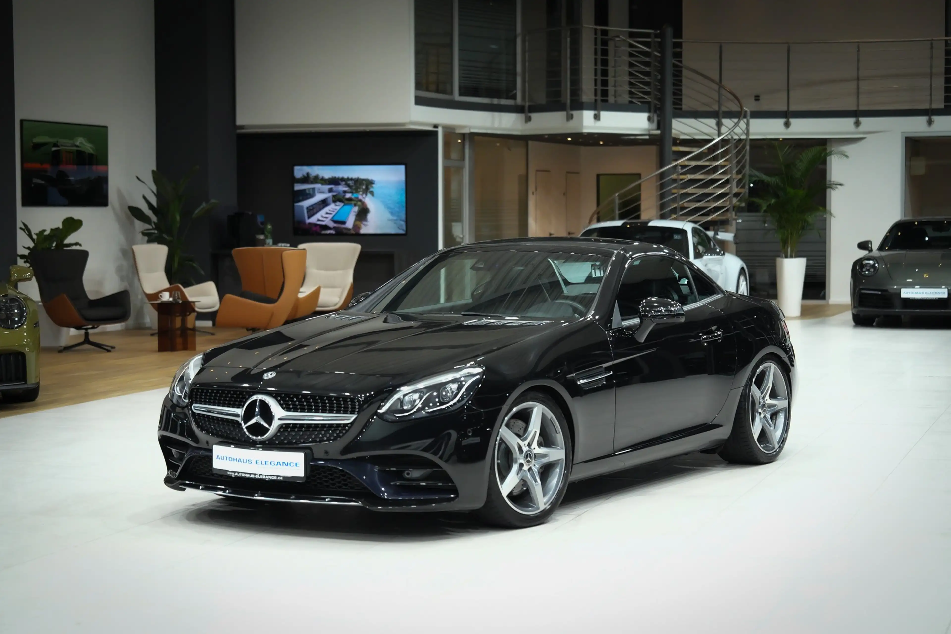 Mercedes-Benz SLC 300 *AMG-LINE*AUSPUFF.PERF*SPORTSITZE-VORNE*