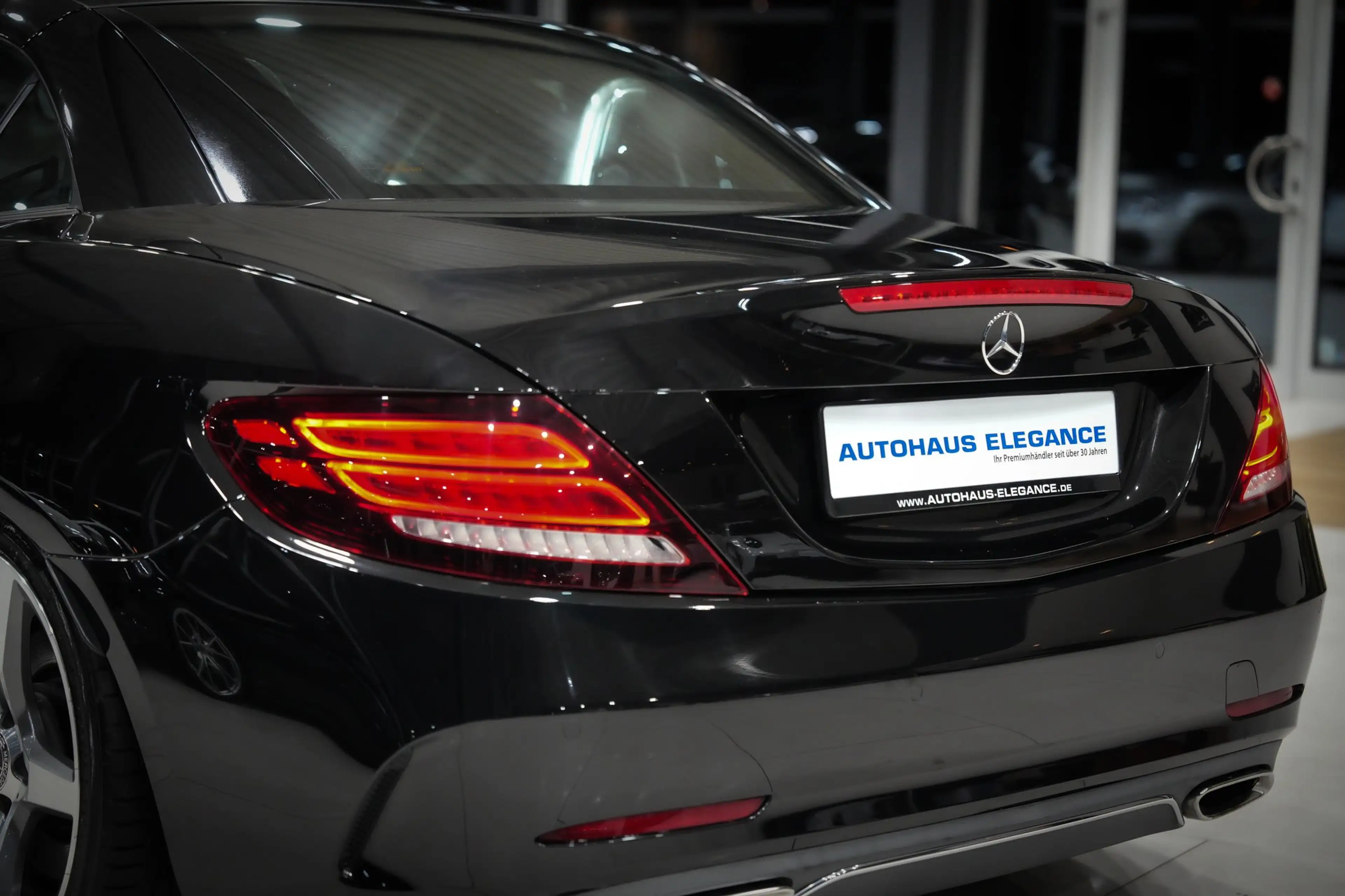 Mercedes-Benz SLC 300 *AMG-LINE*AUSPUFF.PERF*SPORTSITZE-VORNE* — photo 12