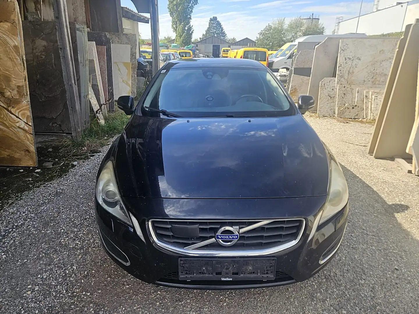 Volvo S60 T3 R-Design Schwarz - 2