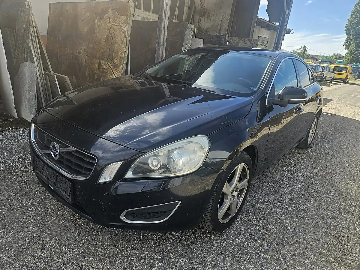 Volvo S60 T3 R-Design Schwarz - 1