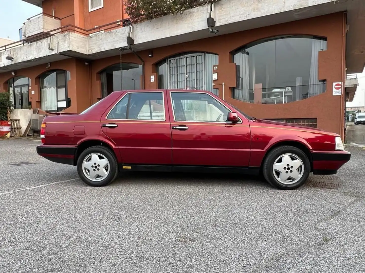 Lancia Thema 832 prima serie Rood - 1