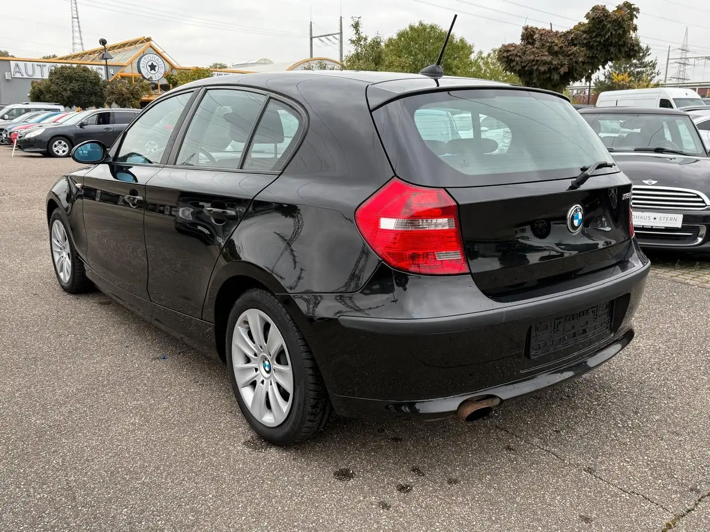 BMW 116 Baureihe 1 Lim 116i /Navi/Klima/BT/Allwetter Schwarz - 2