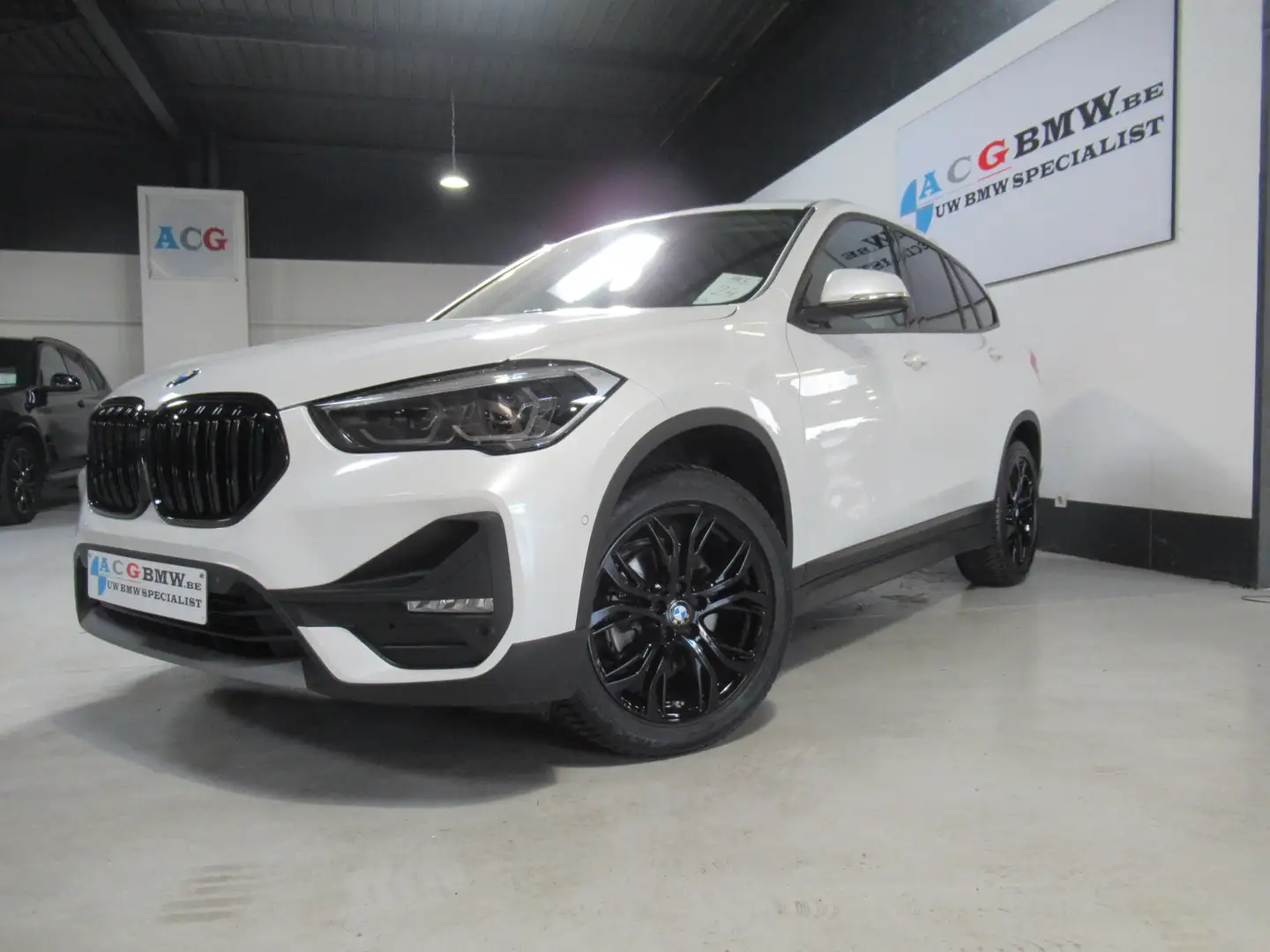 BMW X1 18i Aut LED DAB HiFi Camera ParkAss Elektr Sp Trek Blanc - 2