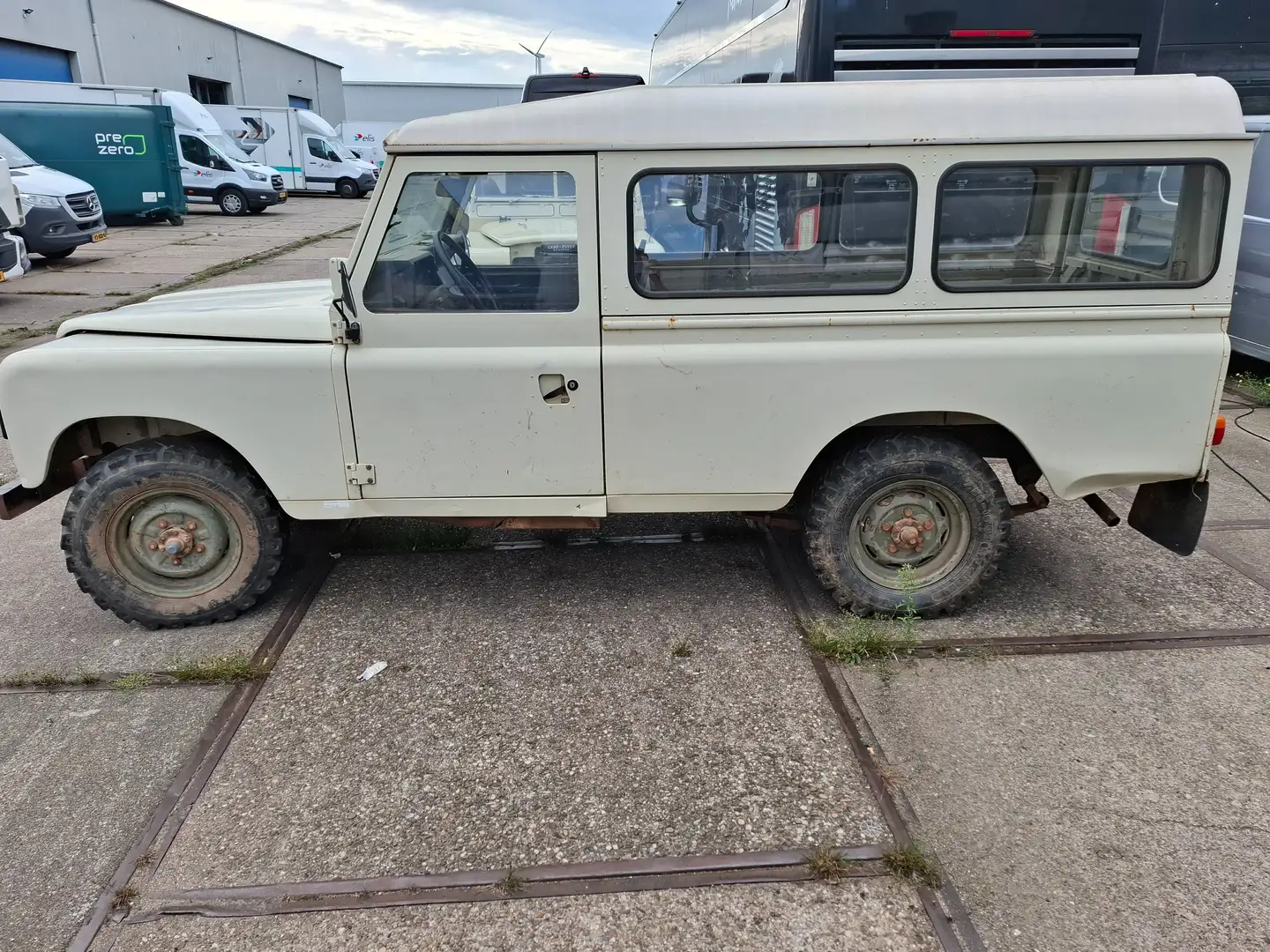 Land Rover Series 109 bež - 2
