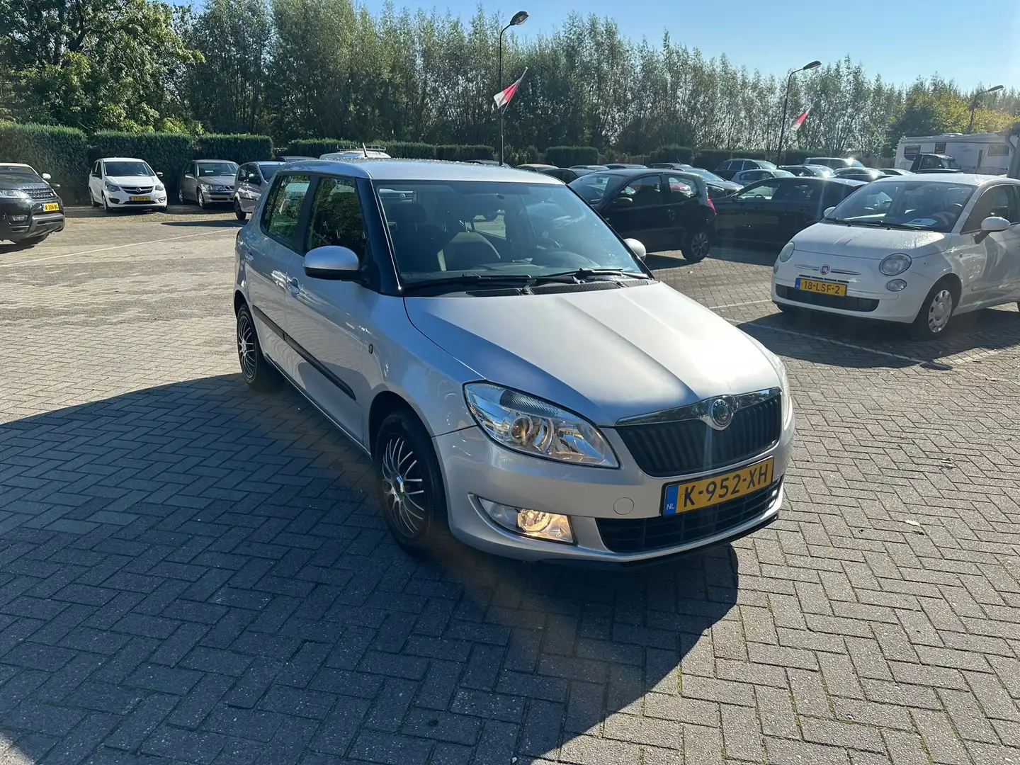 Skoda Fabia 1.2 Comfort , 5 deurs , airco Grijs - 2