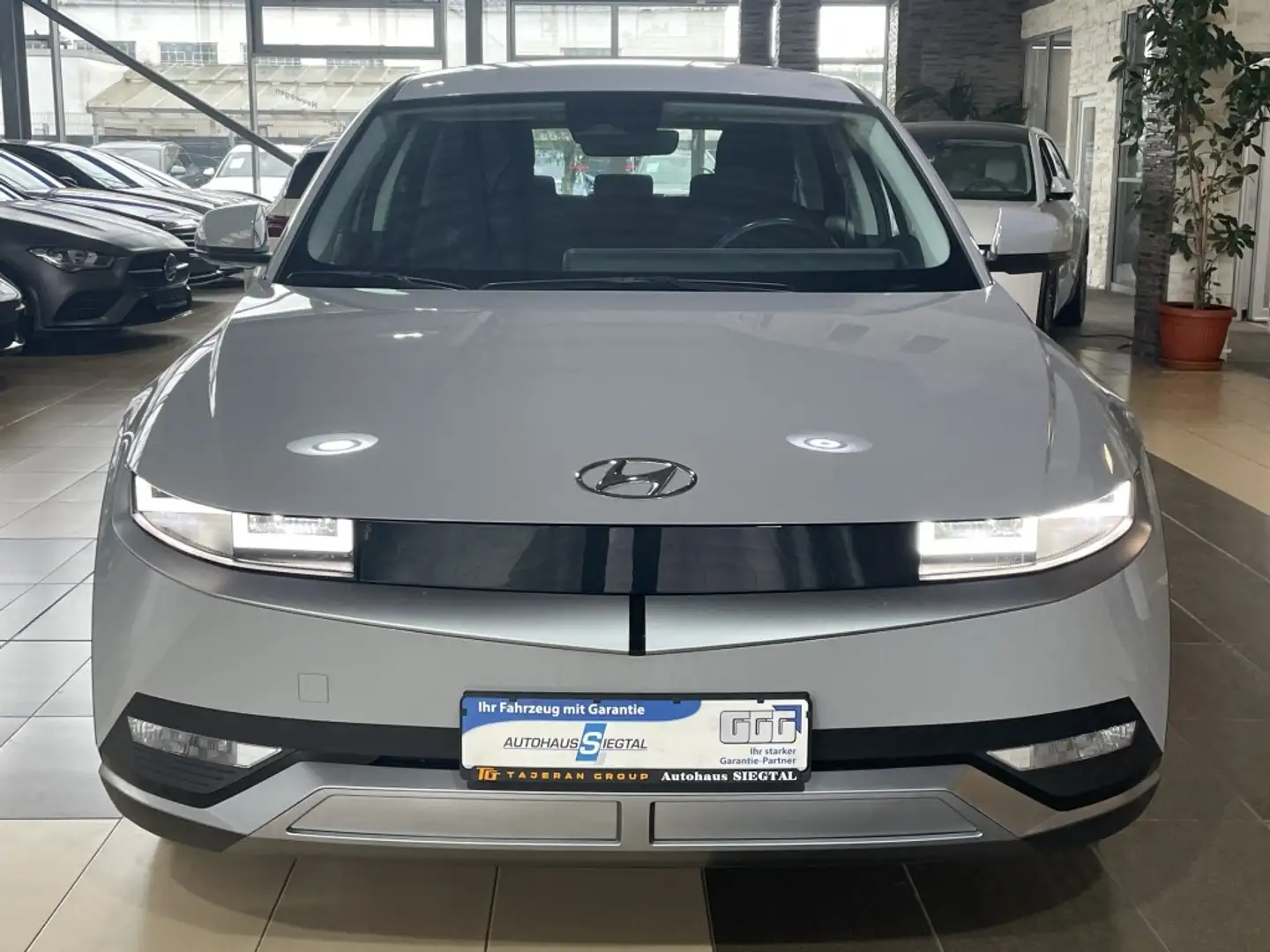 Hyundai IONIQ 5 LED NSCC R.Cam Navi PDC SHZ DAB+ Grau - 2