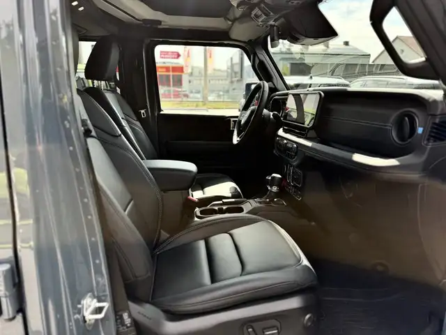 Jeep Wrangler view 11