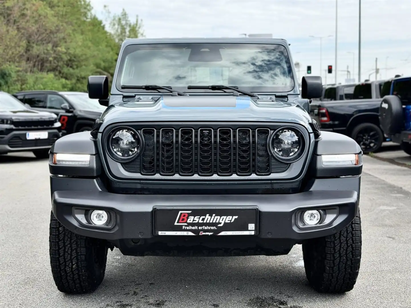 Jeep Wrangler PHEV 380 PS 4xe Rubicon Grau - 2