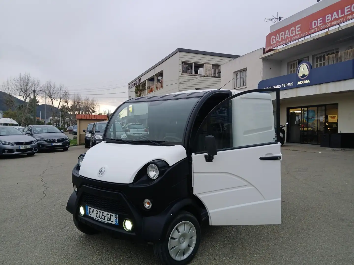 Aixam e-Truck FOURGON Weiß - 1