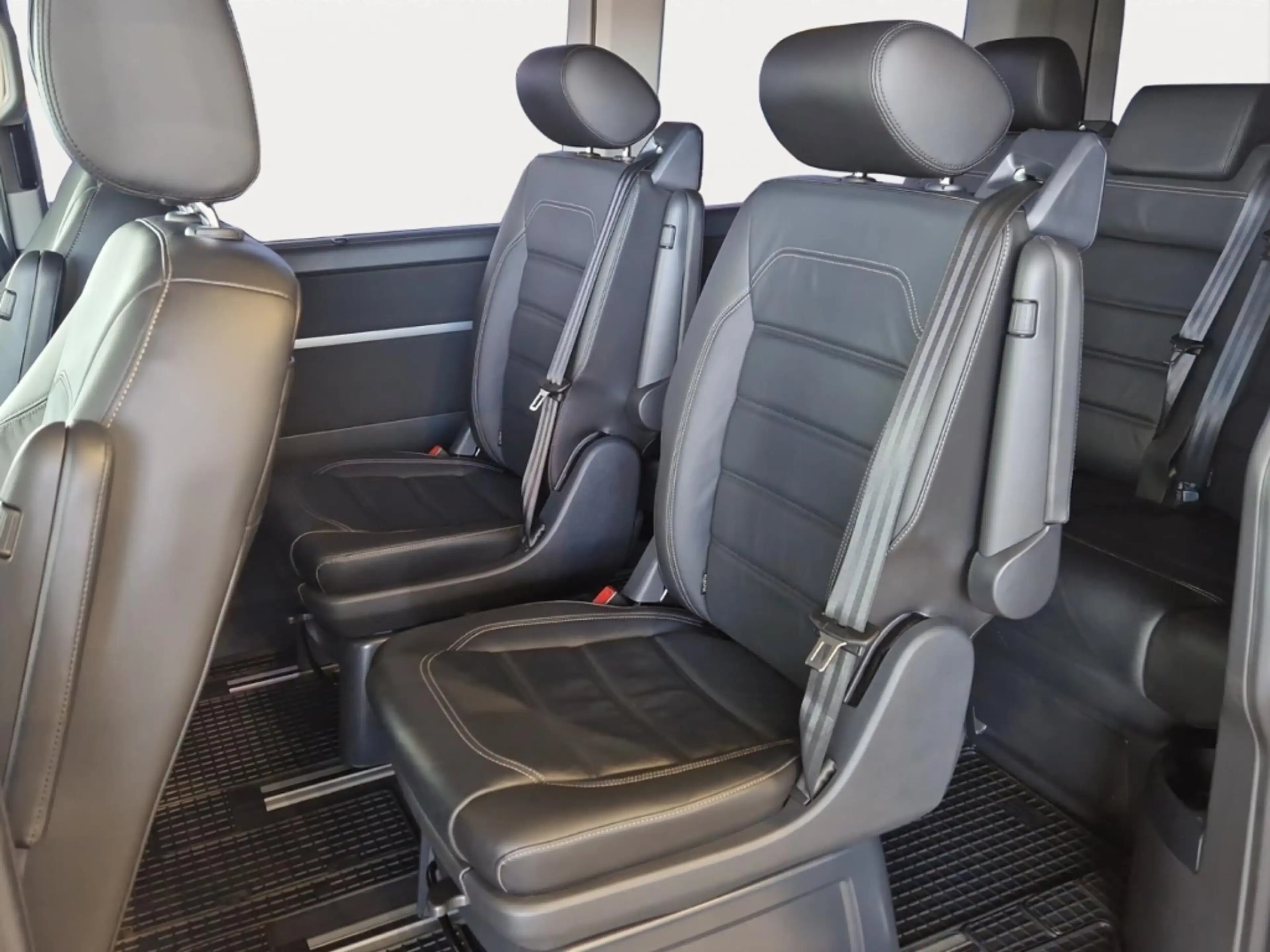 Volkswagen T6.1 Multivan 2.0 TDI 4Motion DSG Alu Klima Navi AHK LED Standhz — photo 13