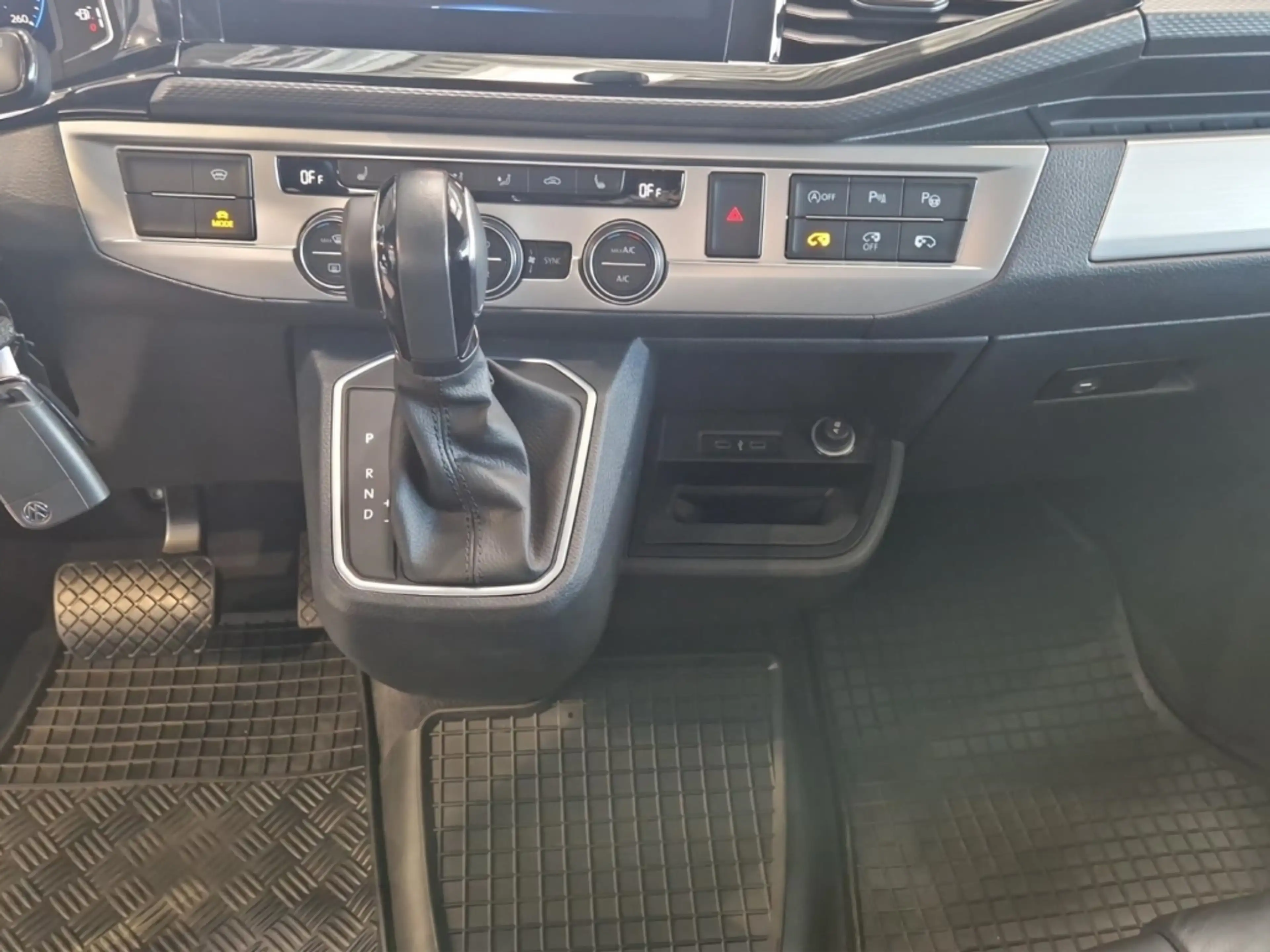 Volkswagen T6.1 Multivan 2.0 TDI 4Motion DSG Alu Klima Navi AHK LED Standhz — photo 15