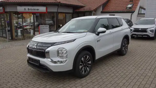 Mitsubishi Outlander 2.4L PHEV PLUS