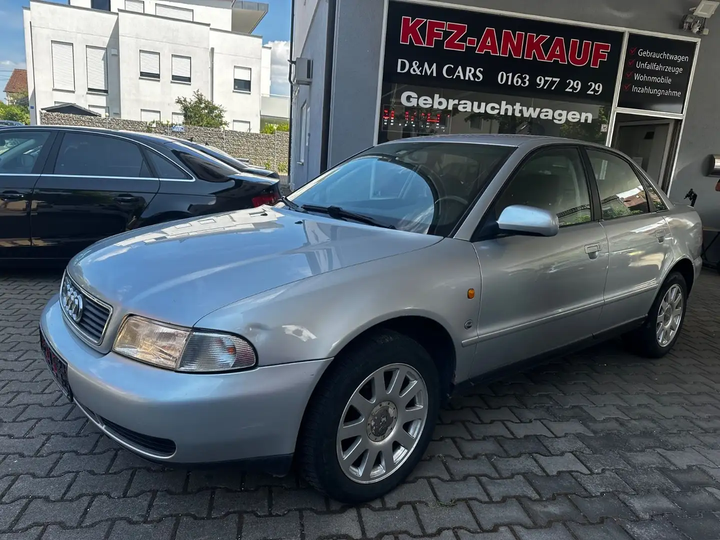 Audi A4 1.8 Auto(TÜV 01,2027)KLIMAAUTOMATIK Silber - 1