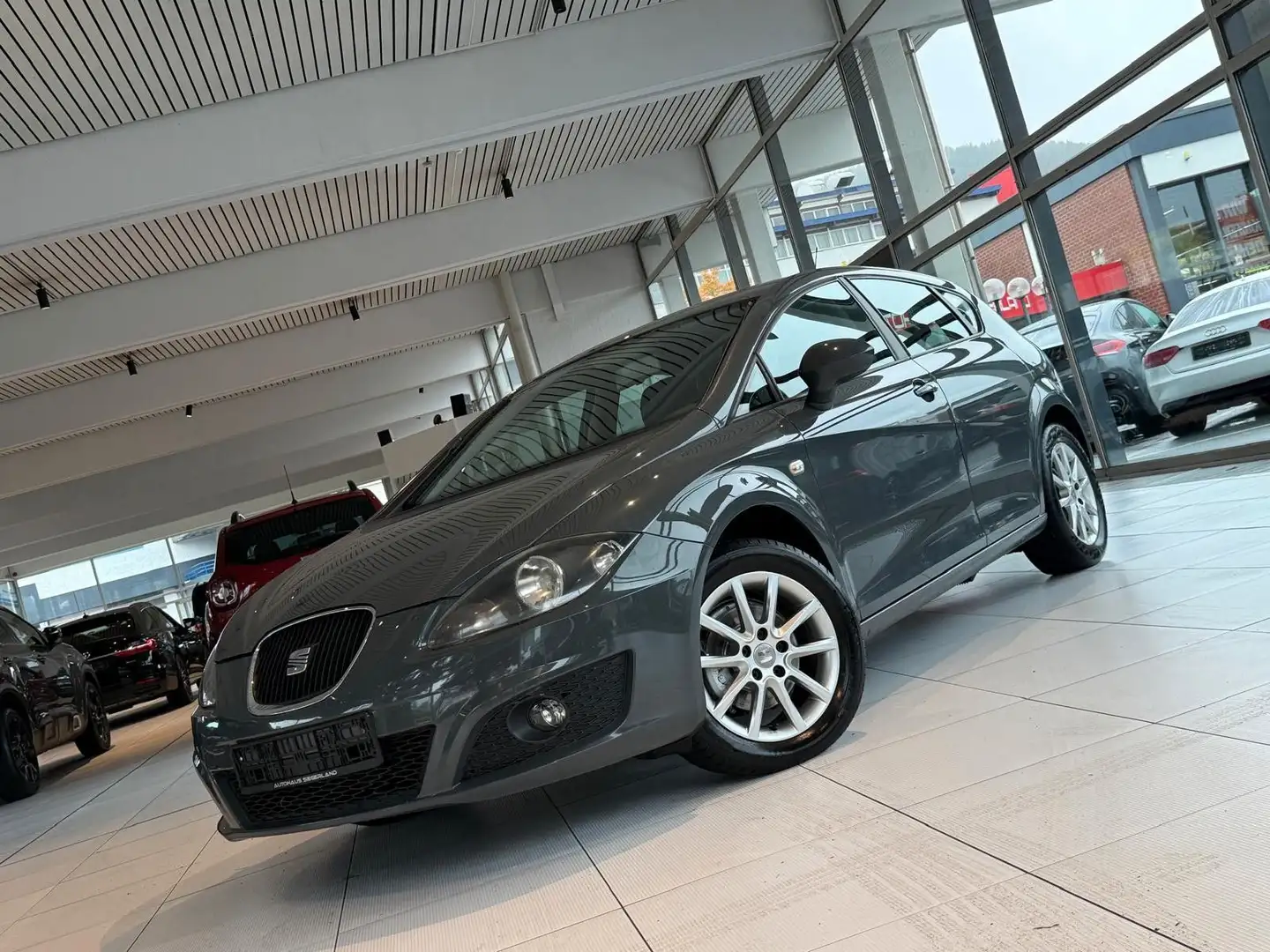 SEAT Leon Style Ecomotive Grau - 1