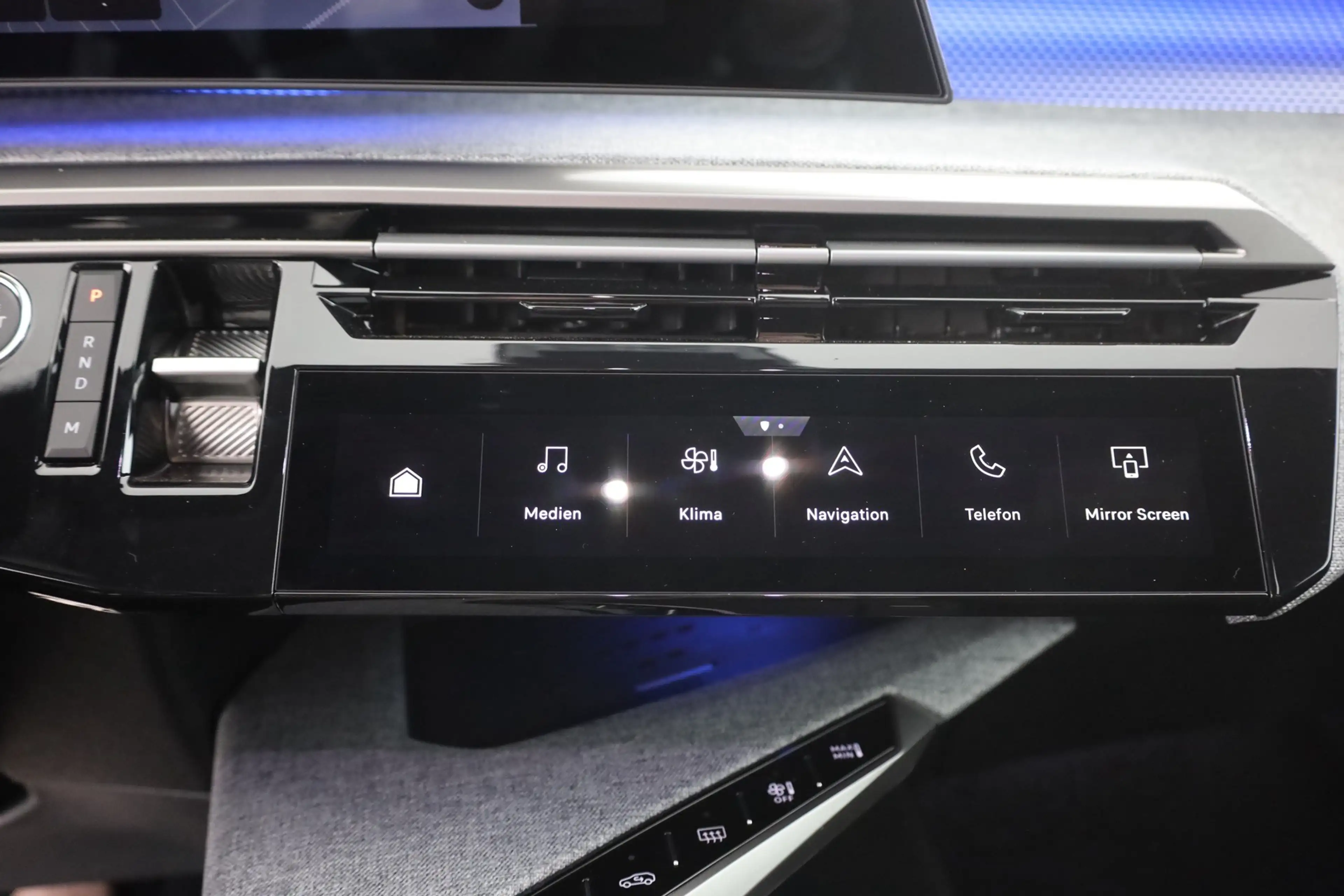Peugeot 5008 GT 1.2 Hybrid Aut. LED ACC Navi 360° — photo 12