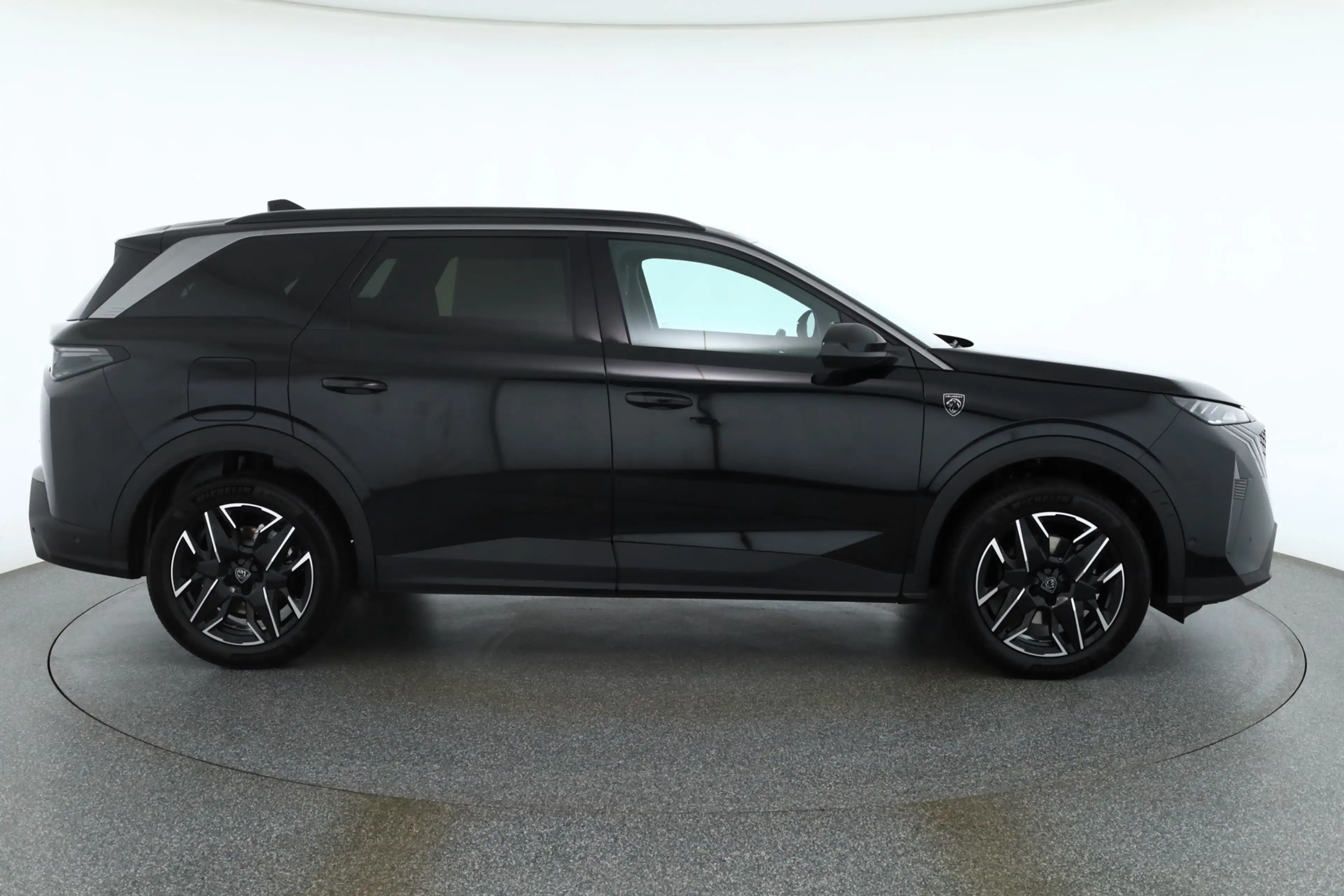 Peugeot 5008 GT 1.2 Hybrid Aut. LED ACC Navi 360° — photo 6