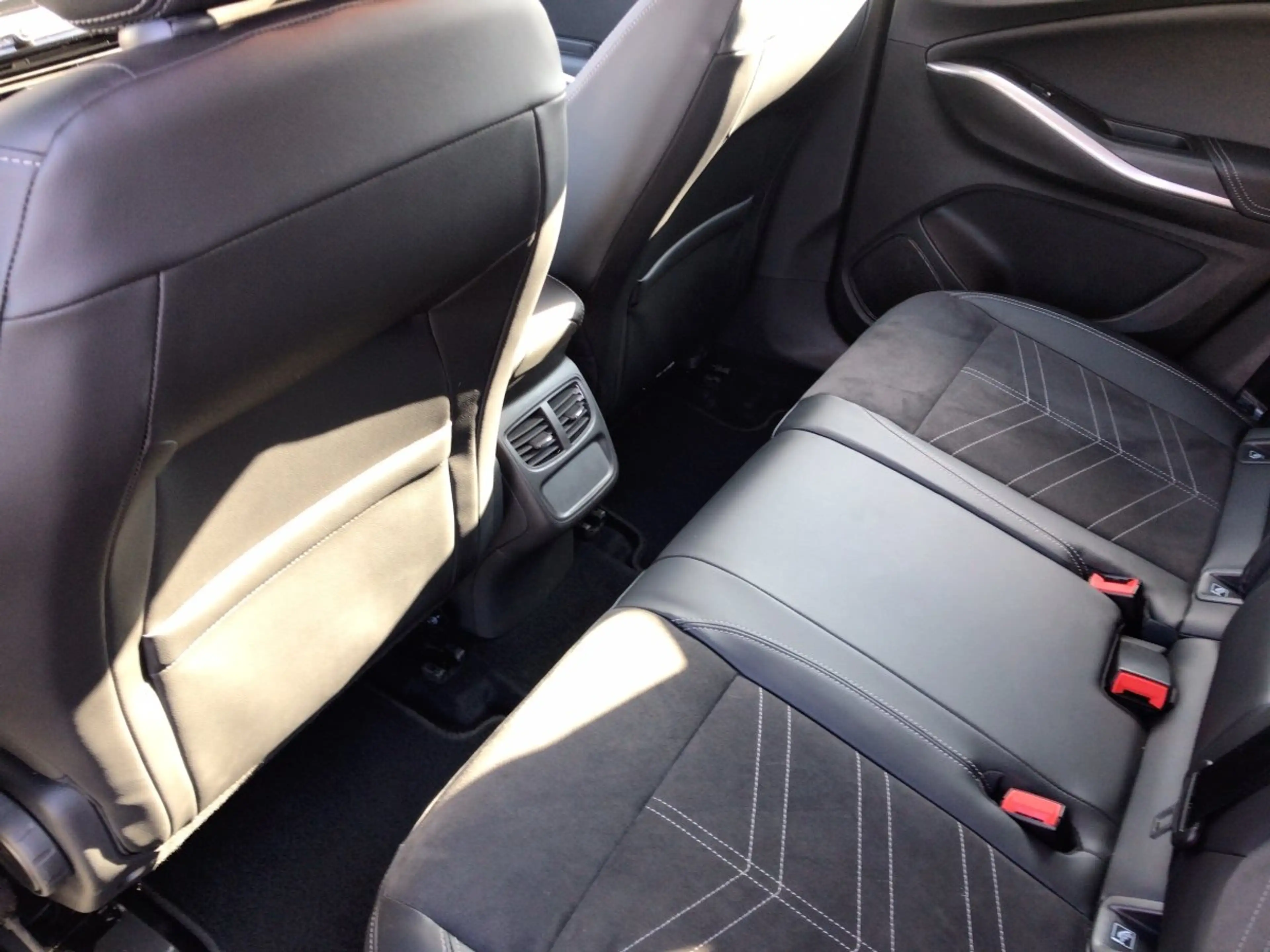 Opel Grandland 1.2 GS Line *Alcantara* — photo 11