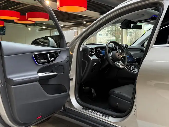 Mercedes-Benz GLC view 9