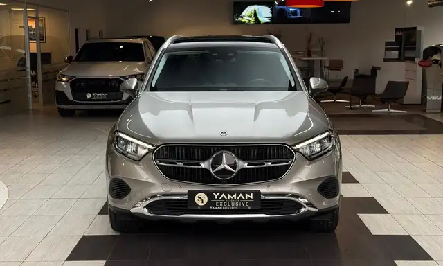 Mercedes-Benz GLC view 3