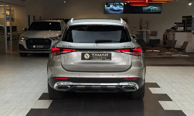 Mercedes-Benz GLC view 7