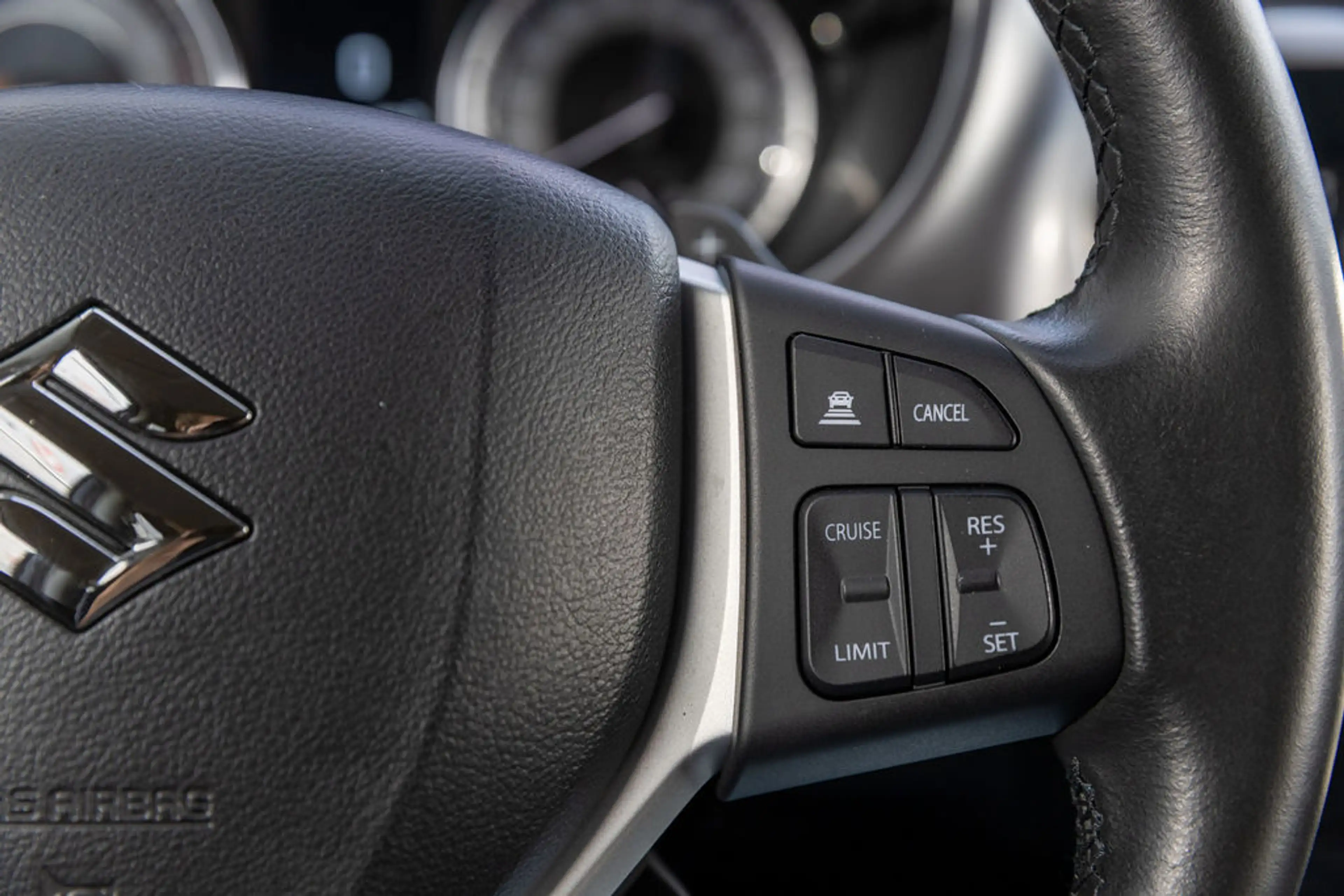 Suzuki Vitara 1.5 Hybrid Privilege Style — photo 12