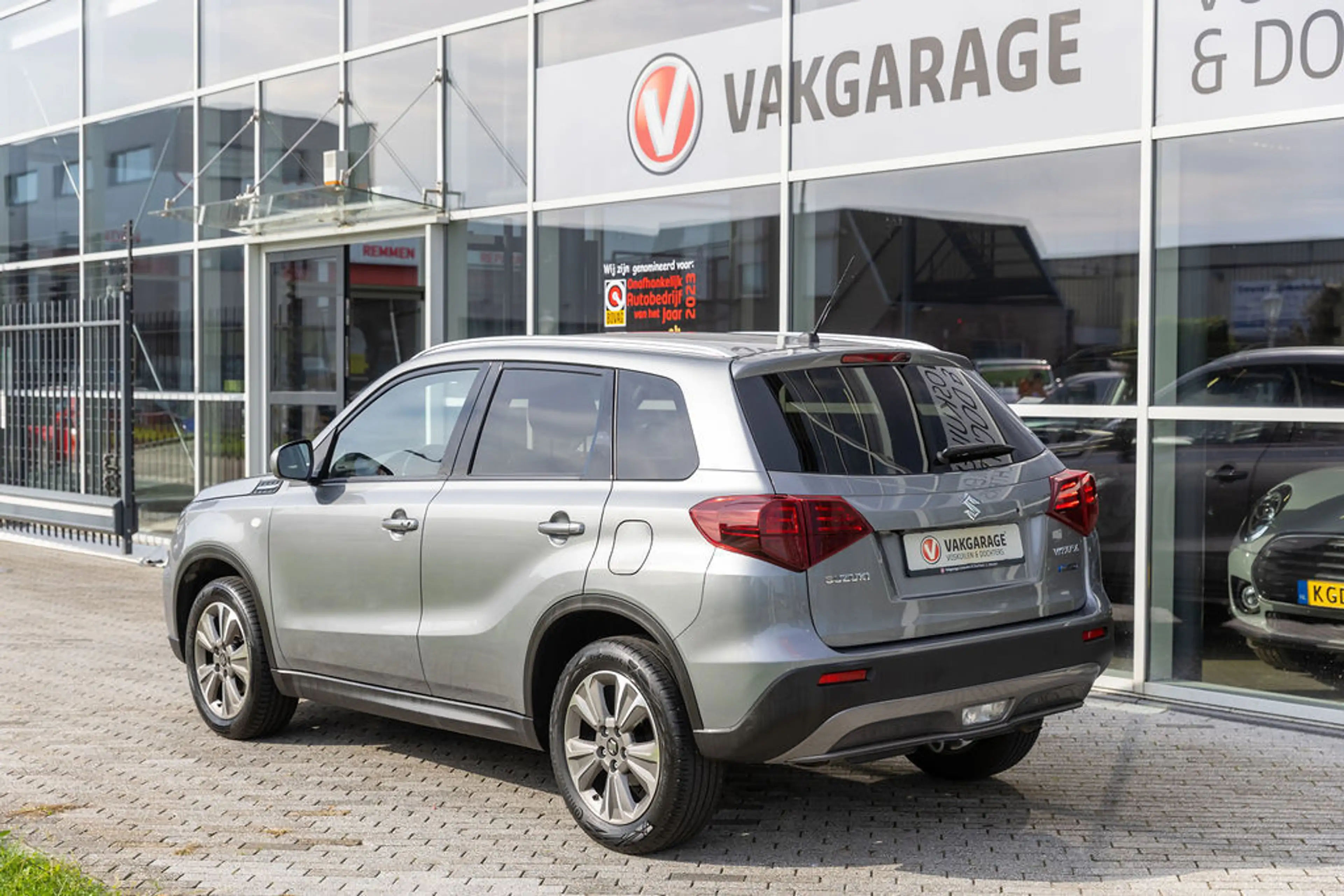 Suzuki Vitara 1.5 Hybrid Privilege Style — photo 3