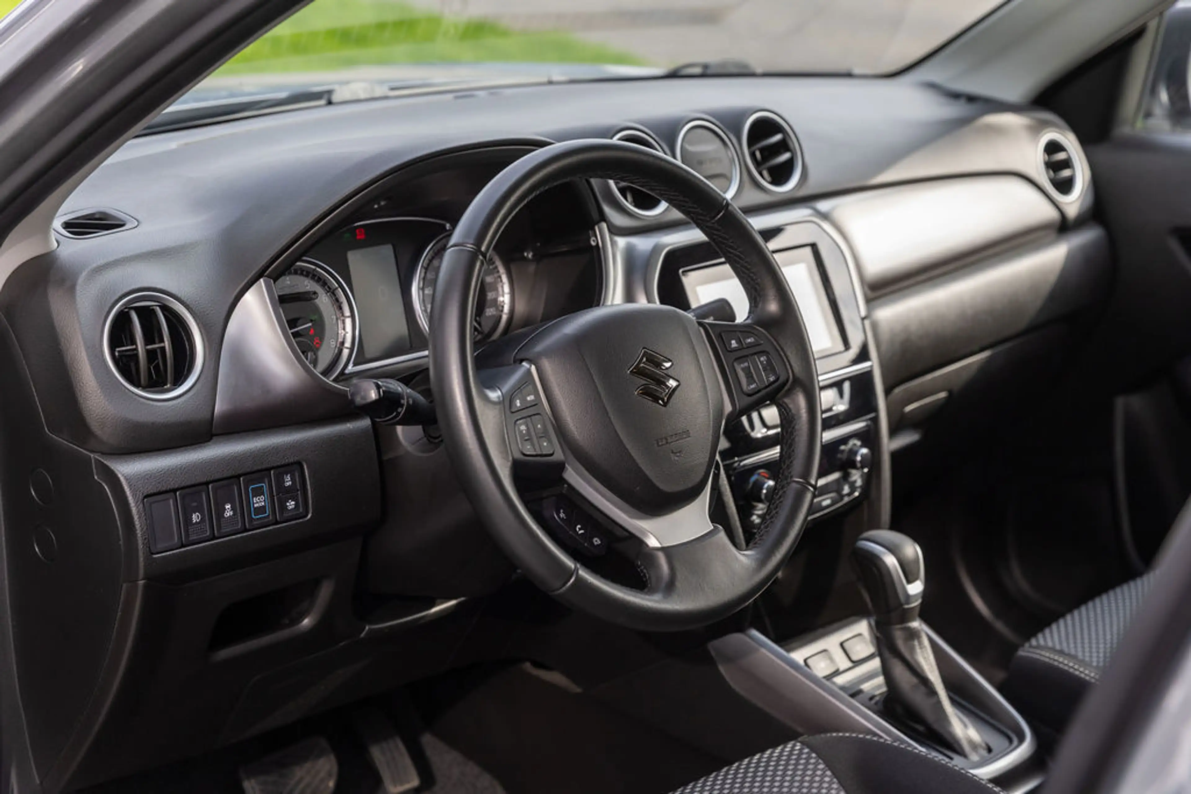 Suzuki Vitara 1.5 Hybrid Privilege Style — photo 6